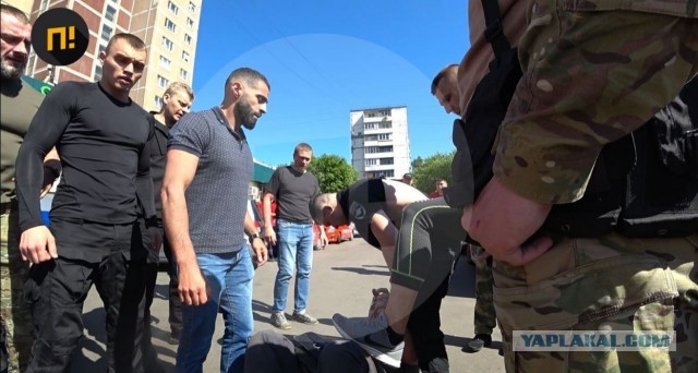 «Сел сверху и начал кричать: "Работает полиция"». Участники «СтопХама» рассказали о нападении на них спецназовцев
