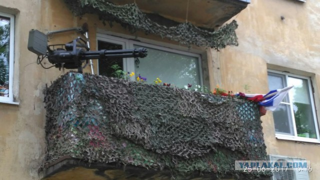 В центре Уфы мужчина из окна своей квартиры обстрелял мотоциклистов