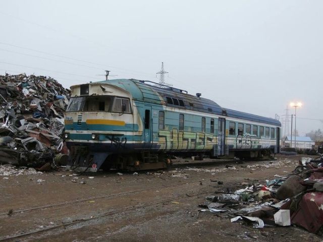 Как старый дизель-поезд отправляется в свой последний путь