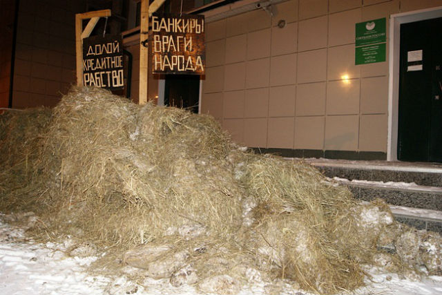 Сосед-дебил задолбал выливать чай из окна!