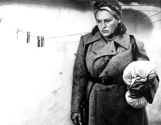 Модель для Люка Бессона. Что стало с обворожительной стюардессой из «Пятого элемента»?
