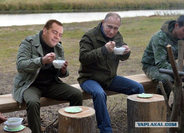Рыбалка с президентом на озере Ильмень.