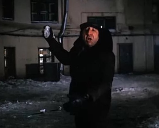 Камри уходила от погони и врезалась в столб