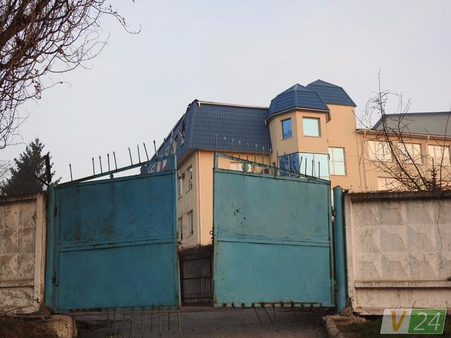 В Луцке генконсульство Польши обстреляли из гранатомета