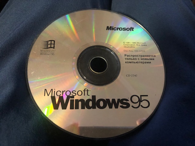 24 года назад вышла Windows 95 - и вот так выглядела эта историческая презентация