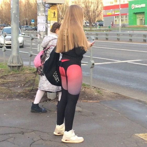 Женские попы. Подсмотрено.