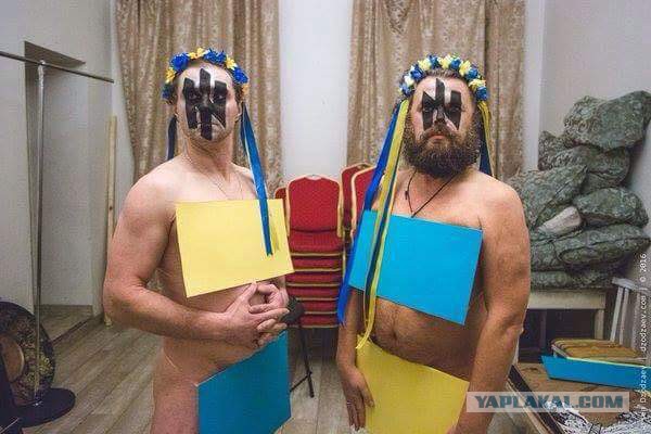 Водителям блокированных на Украине российских фур не продают продукты...