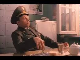 Подарил тёще вербу с плащём и она меня простила