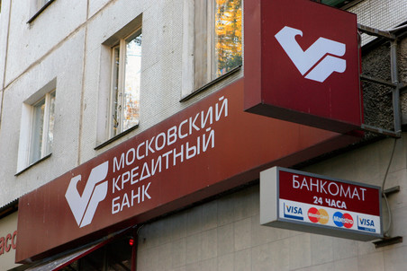 В банке на востоке Москвы захватили заложников.
