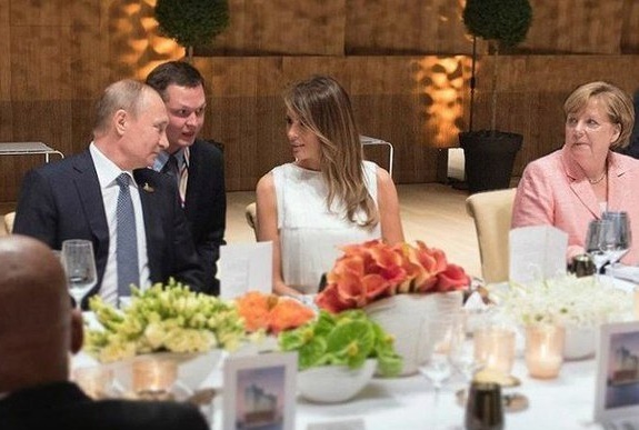 Стало известно, о чём говорили президент РФ и Меланья Трамп