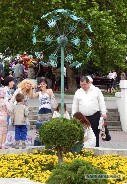 Казаки начали сносить "сатанинские" памятники