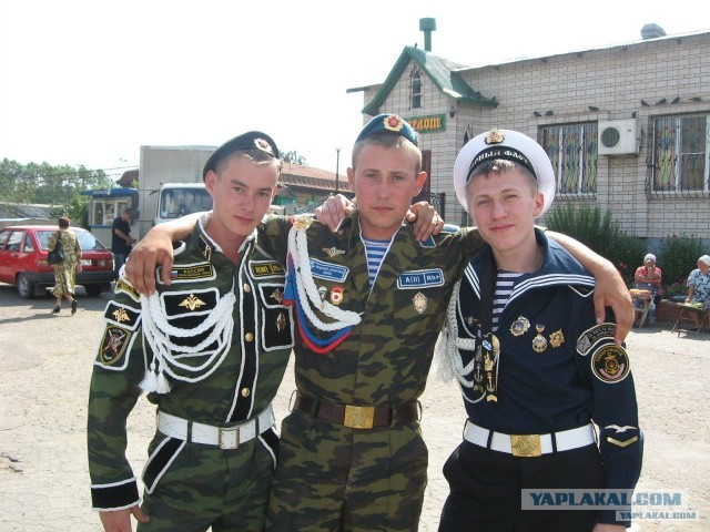Самая забавная и необычная форма армий мира