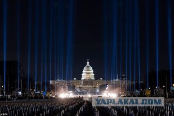 Неловко вышло. Перед инаугурацией Байдена из американских флагов случайно сложили российский триколор