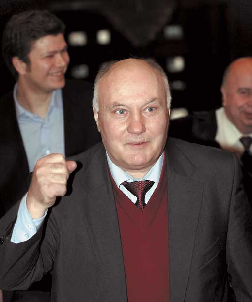 Улыбайтесь вас снимают (с). Кабминовский чинуша