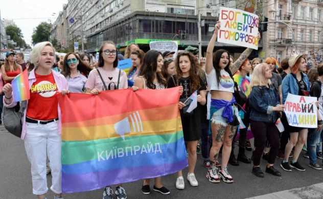 В Днепропетровске снесли памятник Михаилу Ломоносову
