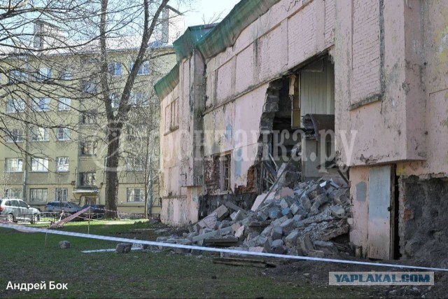 Частично обрушился детский сад Батенинского жилмассива на Лесном проспекте в Питере