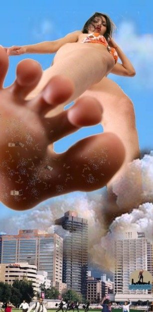 Нападение девушек-великанш