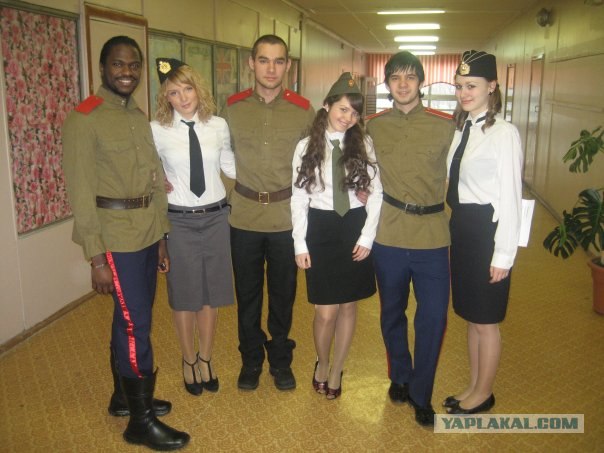 Америкос поет русскую песню