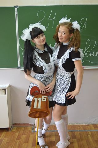 Школьницы на последнем звонке 2013
