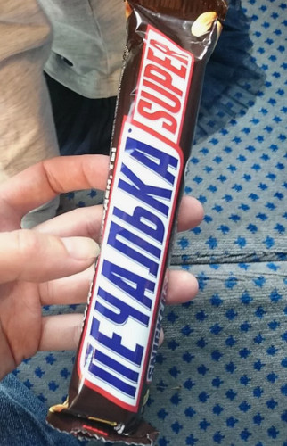 Владелец «Пятерочки» остановил поставку Snickers и Twix в свои магазины