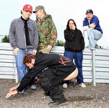 Bloodhound gang оскорбили флаг России