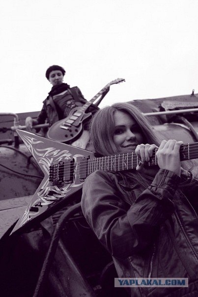 Девушки с гитарами