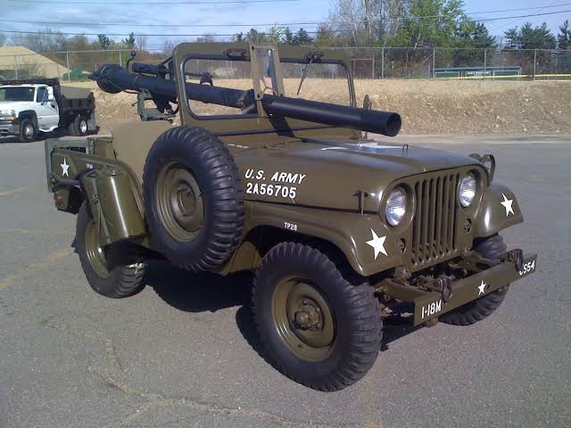 УАЗ, который вы не знали: исландская селедка, итальянская мафия, машина папы римского