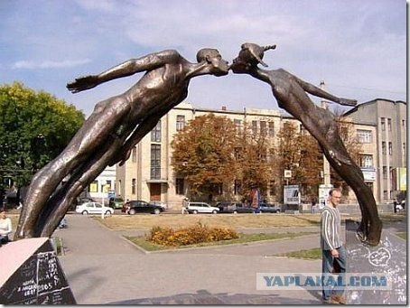 Необычные памятники