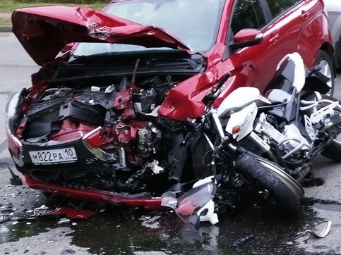 Вам красивее или иномарку? Сравнение Lada Xray Cross и Hyundai Creta