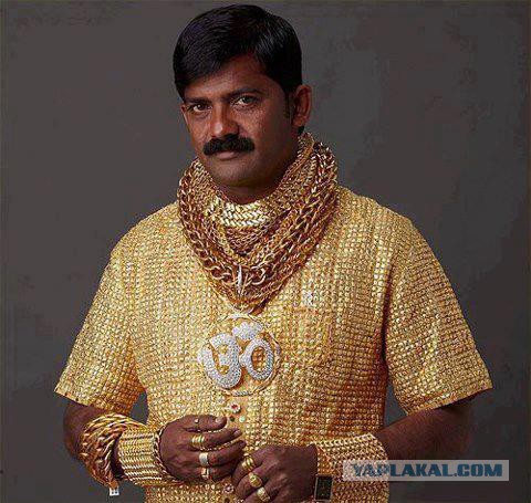 В Индии до смерти забили всемирно известного бизнесмена в золотой рубашке