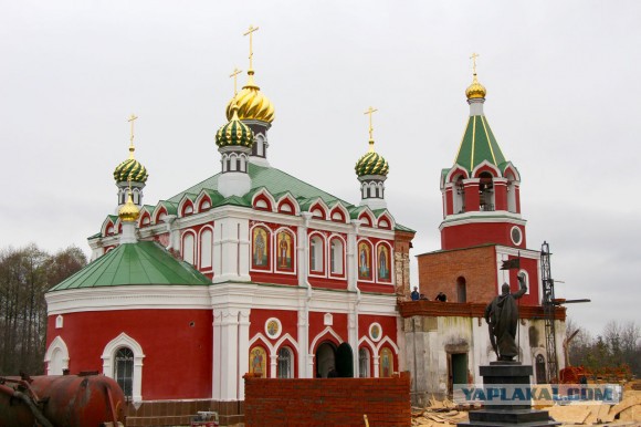 Исаакий взяли в кольцо, противники передачи РПЦ