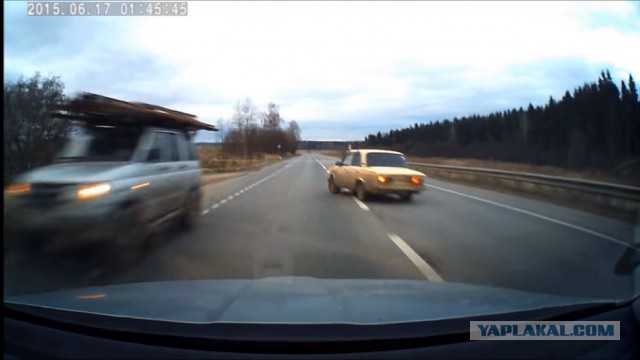 Бл..ть! Он поворачивает!