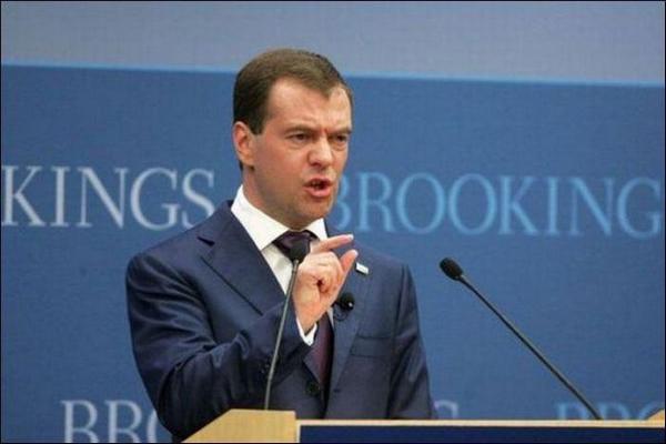 Угадайте с трёх раз, что общее на трёх фотках?