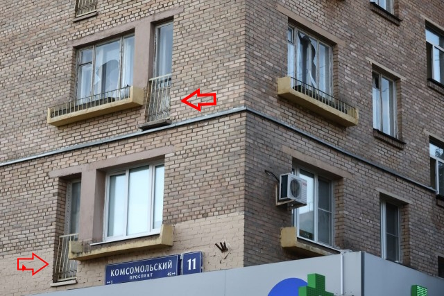 Жильцы повреждённого беспилотником дома в Москве пожаловались на отказ Жилищника вставлять выбитые окна