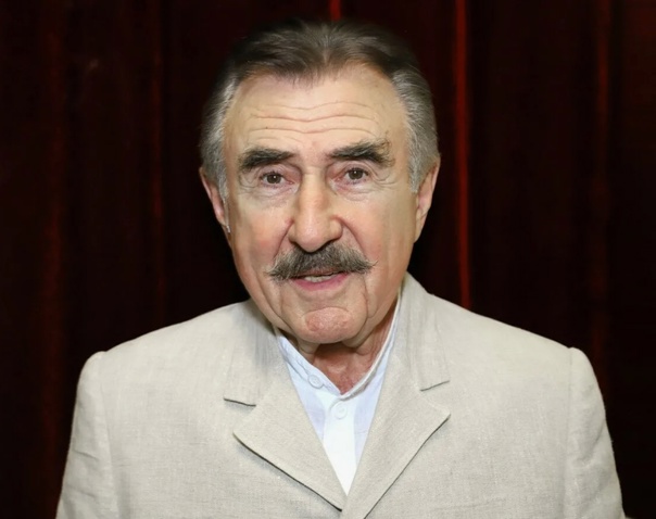1971 год. В советской семье родился чернокожий ребёнок, что вызвало ссору между родителями.