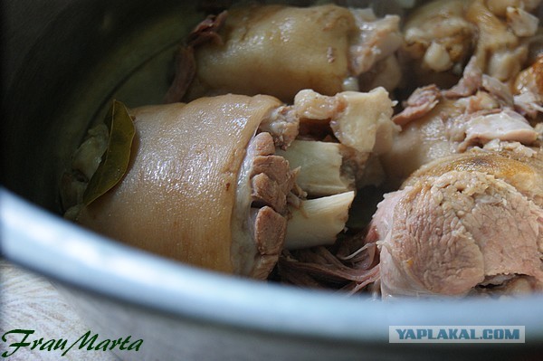 Холодец, С говядиной, свининой и курицей