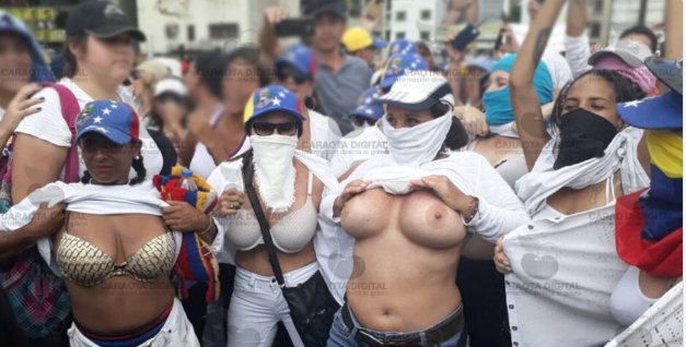 Как протестуют жительницы Венесуэлы.