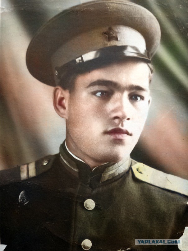 Нейросеть на хаялву раскрашивает фото к 9 мая