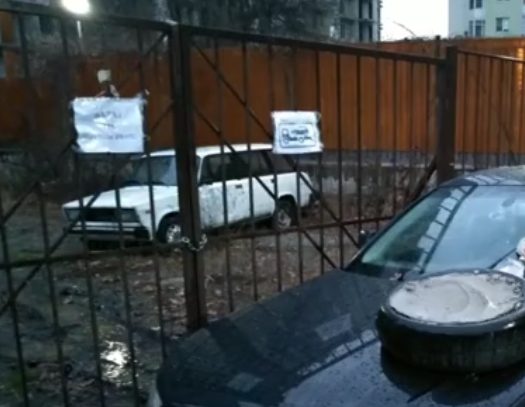 Мужик карает за парковку