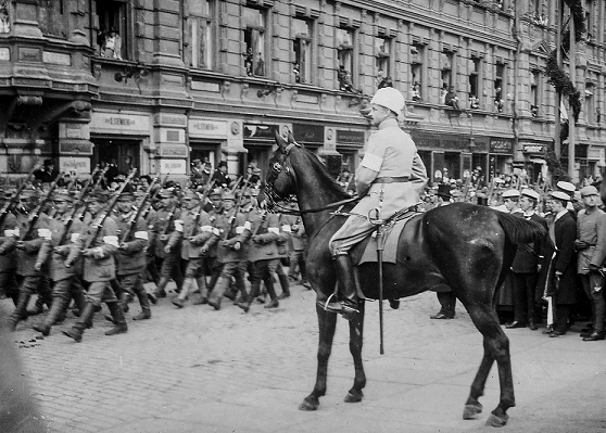 Гражданская война в Финляндии, «белые» победили «красных».