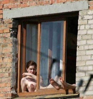 Оксана у окна в праздник