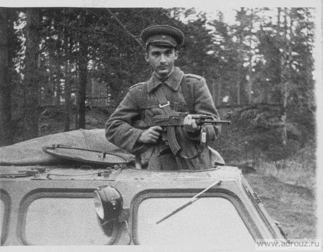 Друзь собирает груздь