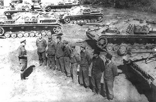 StuG III под кличкой "Гадюка", самая массовая в производстве с которой пришлось встретиться нашим дедам.