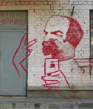 Ленин от такого портрета в Мавзолее вертится