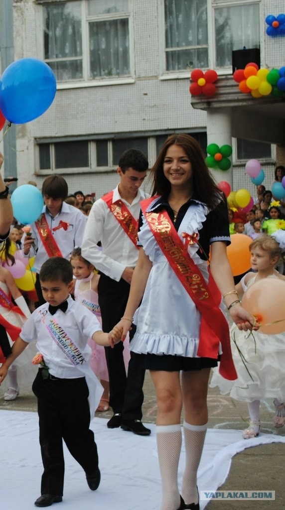 Школьницы на последнем звонке 2013
