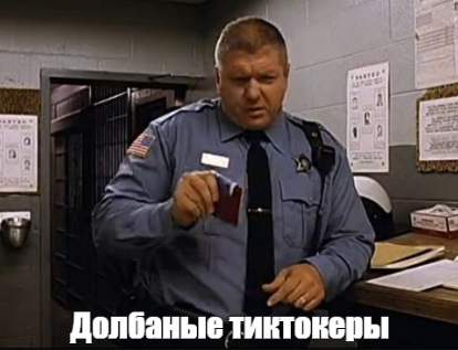 Мужчина сыграл на аккордеоне прямо в пункте выдачи