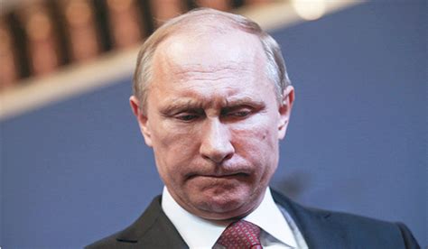 Рождаемость в России продолжает снижаться, заявил президент Владимир Путин