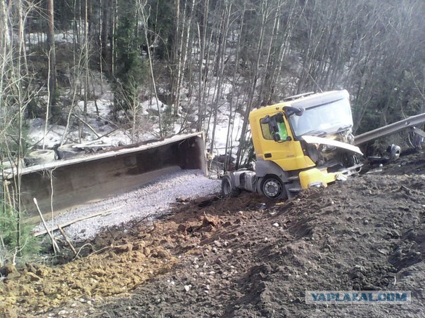Водитель Jeep устроил массовое ДТП