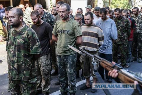 Посольство России в Киеве забросали коктейлями Молотова