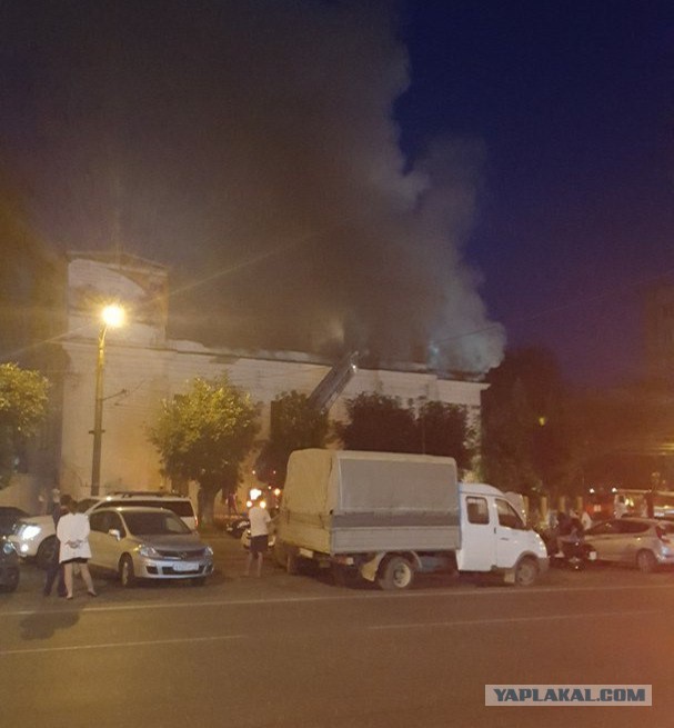 В Кирове горит пожарная часть